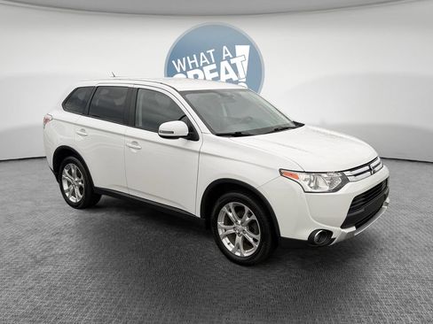 Used 2015 Mitsubishi Outlander SE AWD/4WD image 1