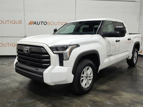 Used 2022 Toyota Tundra SR5 w/ SR5 Convenience Package image 5