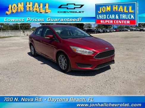 Used 2017 Ford Focus SE FWD image 1
