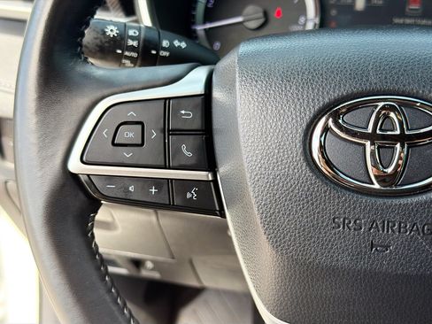 Used 2023 Toyota Highlander FWD image 39