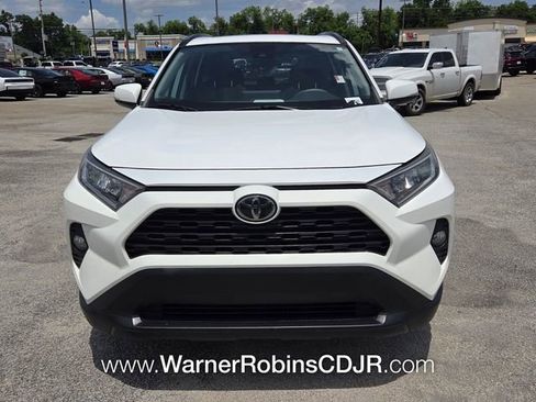 Used 2019 Toyota RAV4 XLE FWD image 2