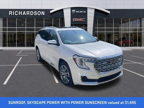 Used 2024 GMC Terrain Denali w/ Denali Premium Package AWD/4WD image 2