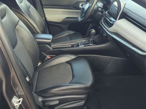 Certified 2024 Jeep Compass Latitude image 25