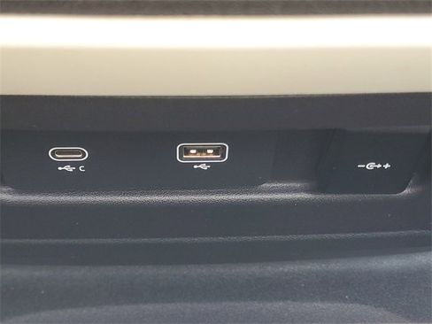 Used 2021 Land Rover Defender 90 First Edition image 35