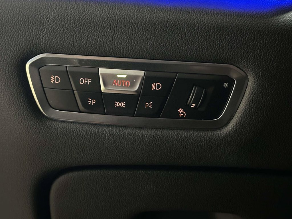 Used 2022 BMW X7 xDrive40i w/ Premium Package AWD/4WD image 25