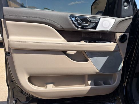 Used 2023 Lincoln Navigator L Reserve AWD/4WD image 9