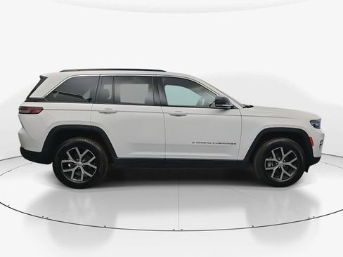 Used 2024 Jeep Grand Cherokee Limited image 11