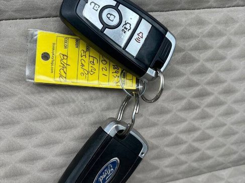 Used 2021 Ford Escape SE w/ Convenience Package FWD image 22