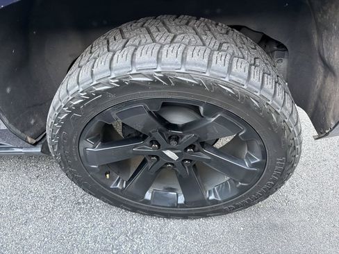 Used 2018 Cadillac Escalade Premium Luxury AWD/4WD image 10