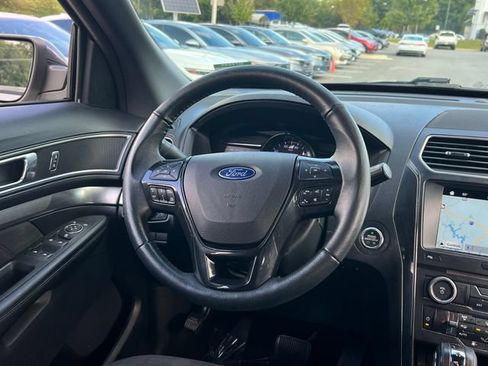 Used 2018 Ford Explorer XLT w/ Equipment Group 202A AWD/4WD image 16