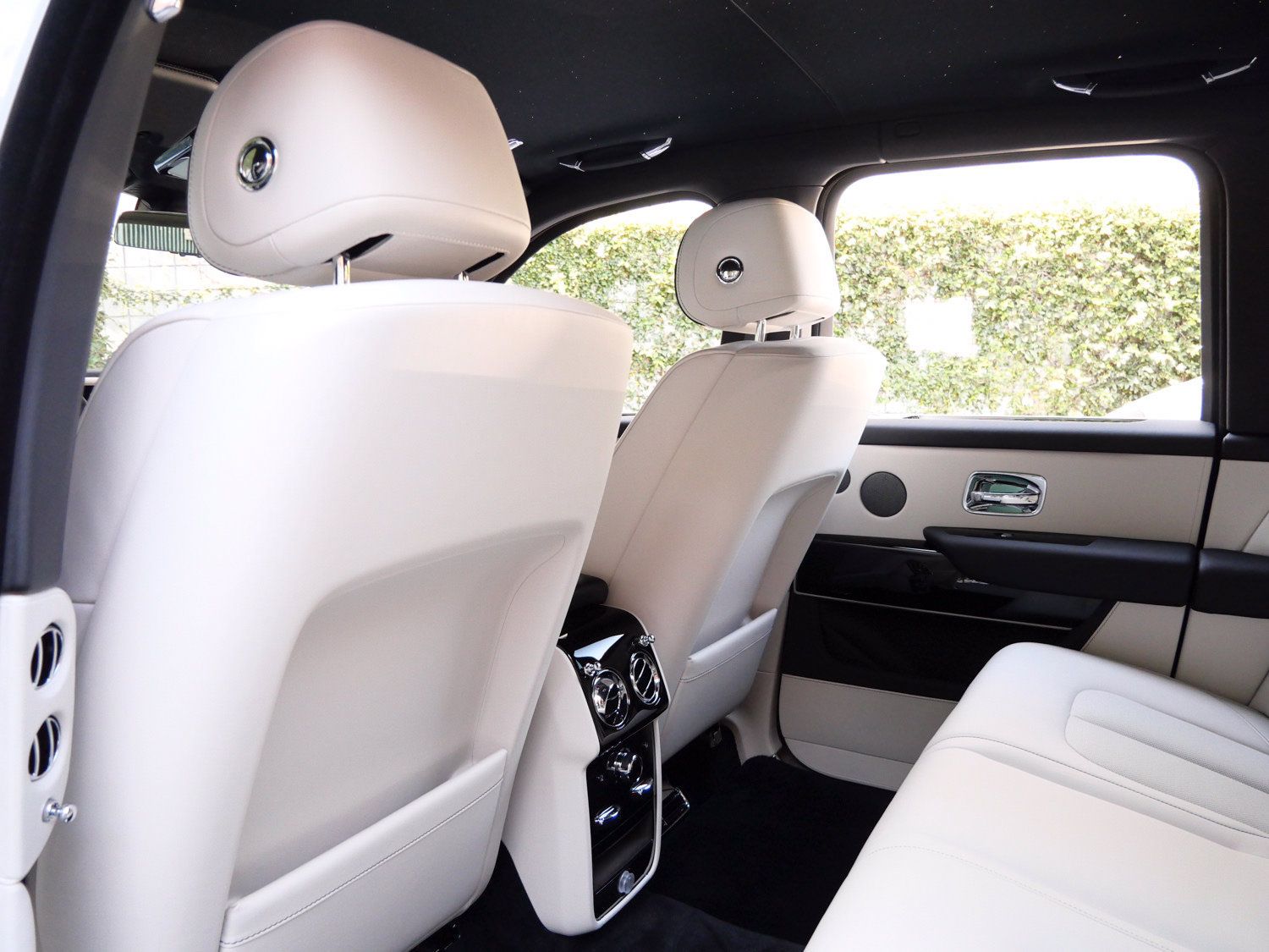 Certified 2025 Rolls-Royce Cullinan AWD/4WD image 25