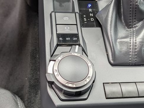 Used 2025 Toyota Tacoma SR AWD/4WD image 17