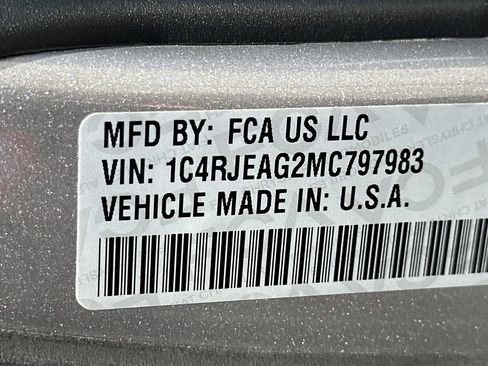 Used 2021 Jeep Grand Cherokee Laredo X image 33