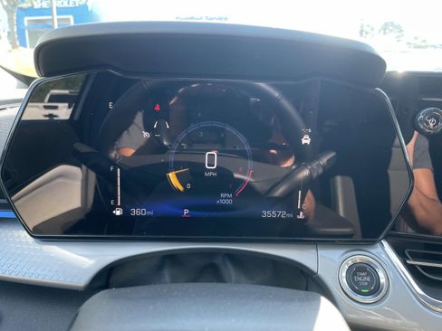 Used 2025 Chevrolet Trax LT w/ LT Convenience Package FWD image 19