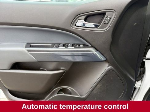 Used 2020 Chevrolet Colorado Z71 image 12