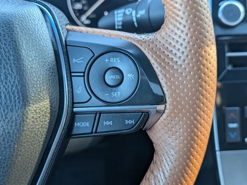 Used 2019 Toyota Avalon Limited image 25