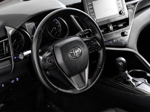 Used 2021 Toyota Camry SE image 12