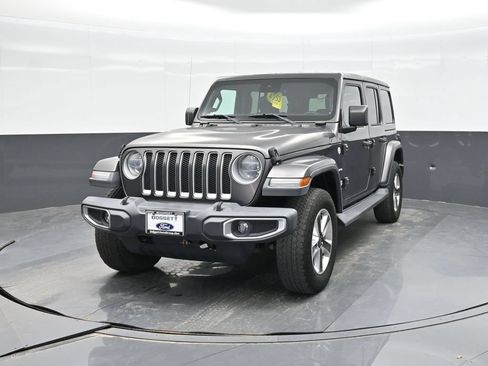 Used 2019 Jeep Wrangler Unlimited Sahara AWD/4WD image 8