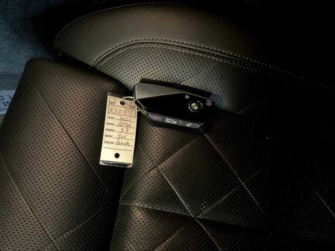 Used 2023 BMW X7 xDrive40i w/ M Sport Package image 9