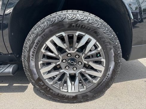 Used 2025 Chevrolet Tahoe Z71 AWD/4WD image 34