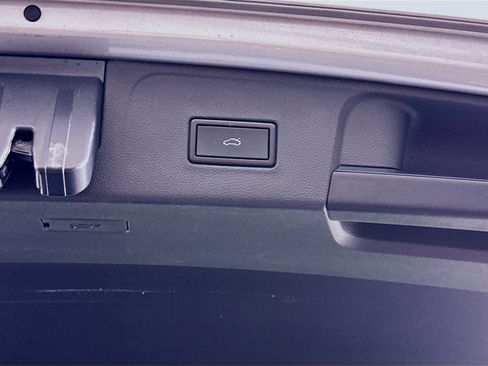 Used 2021 Volkswagen Atlas SE image 30