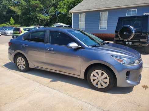 Used 2019 Kia Rio S FWD image 3
