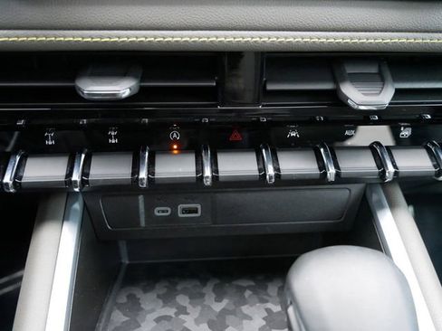 Used 2024 Chevrolet Colorado ZR2 w/ Technology Package image 24