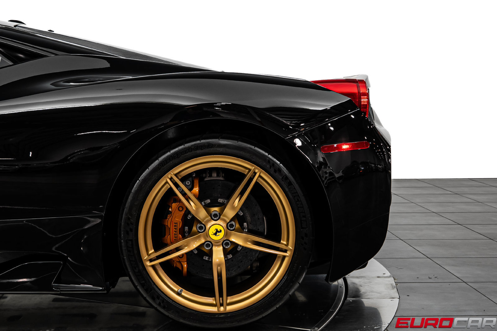 Used 2015 Ferrari 458 Speciale Coupe RWD image 18