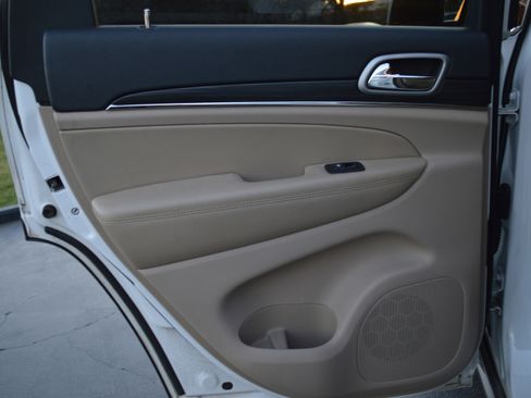 Used 2019 Jeep Grand Cherokee Limited image 25