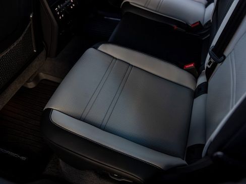 Certified 2025 Porsche Cayenne Coupe image 44