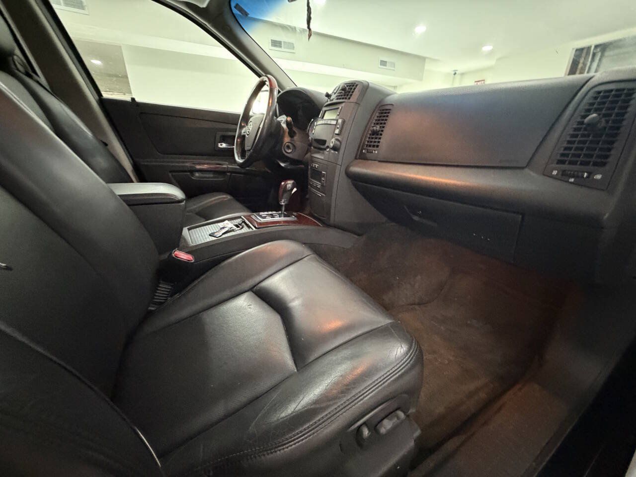 Used 2005 Cadillac SRX w/ Preferred Equipment Group AWD/4WD image 16