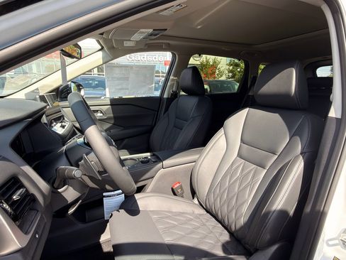 New 2026 Nissan Rogue Platinum AWD/4WD image 11