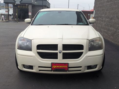 Used 2005 Dodge Magnum R/T w/ Convenience Group II image 2