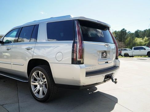 Used 2020 Cadillac Escalade Luxury image 14