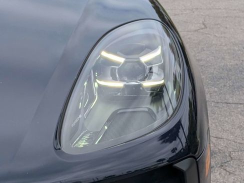 Used 2021 Porsche Macan Base image 8