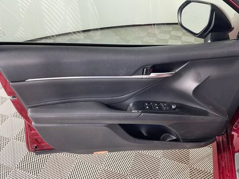 Used 2018 Toyota Camry XLE w/ Audio Package FWD image 9