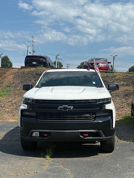 Used 2021 Chevrolet Silverado 1500 LT Trail Boss w/ Convenience Package II AWD/4WD image 1