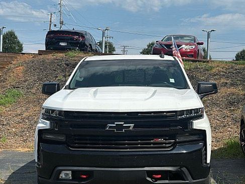 Used 2021 Chevrolet Silverado 1500 LT Trail Boss w/ Convenience Package II AWD/4WD image 1