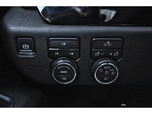 Used 2025 Chevrolet Silverado 2500 LT w/ Convenience Package AWD/4WD image 22