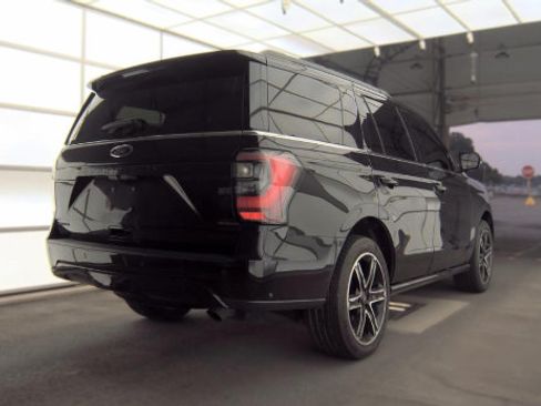 Used 2019 Ford Expedition Limited w/ Equipment Group 303A AWD/4WD image 4