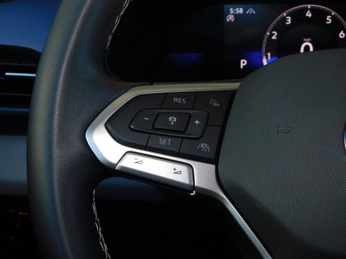 Used 2022 Volkswagen Taos SE w/ Panoramic Sunroof Package image 28