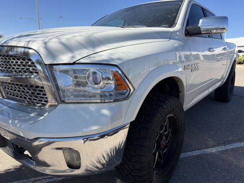 Used 2018 RAM 1500 Laramie AWD/4WD image 9