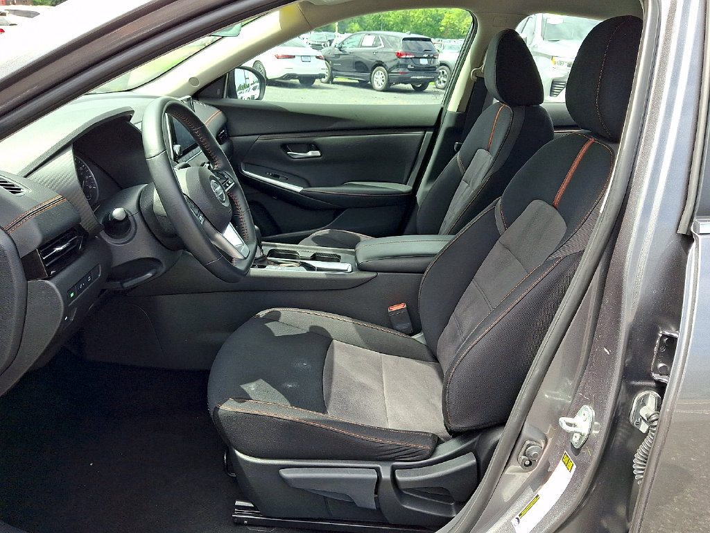 Used 2023 Nissan Sentra SR w/ Electronics Package FWD image 14