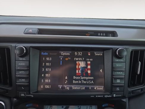 Used 2018 Toyota RAV4 Limited w/ Carpet Mat Package FWD image 22
