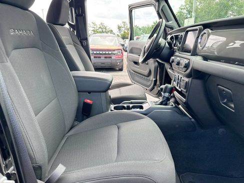 Used 2022 Jeep Wrangler Unlimited Sahara w/ Cold Weather Group AWD/4WD image 22