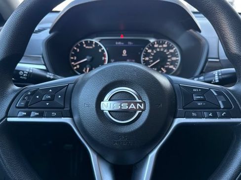 Used 2025 Nissan Altima 2.5 SV FWD image 25