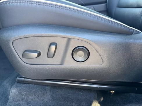 Used 2025 GMC Acadia Denali FWD image 16
