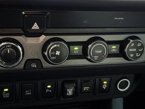 Used 2020 Toyota Tacoma TRD Off-Road image 18