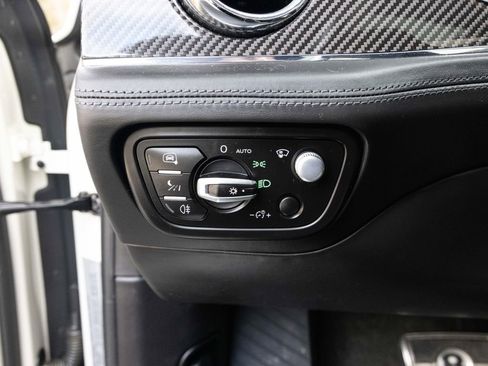 Used 2023 Bentley Bentayga Extended Wheelbase image 33