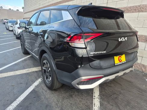 Used 2023 Kia Sportage LX FWD image 4